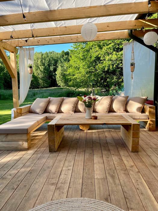 Wilcza Polana — apartament boho z trójkątnymi oknami dachowymi, Leśniewo Mazury